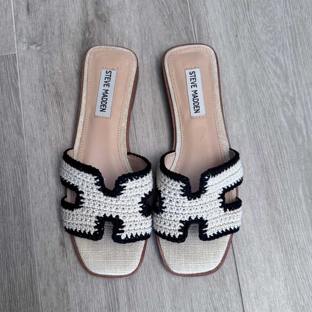 Steve Madden Black and Cream Sandals